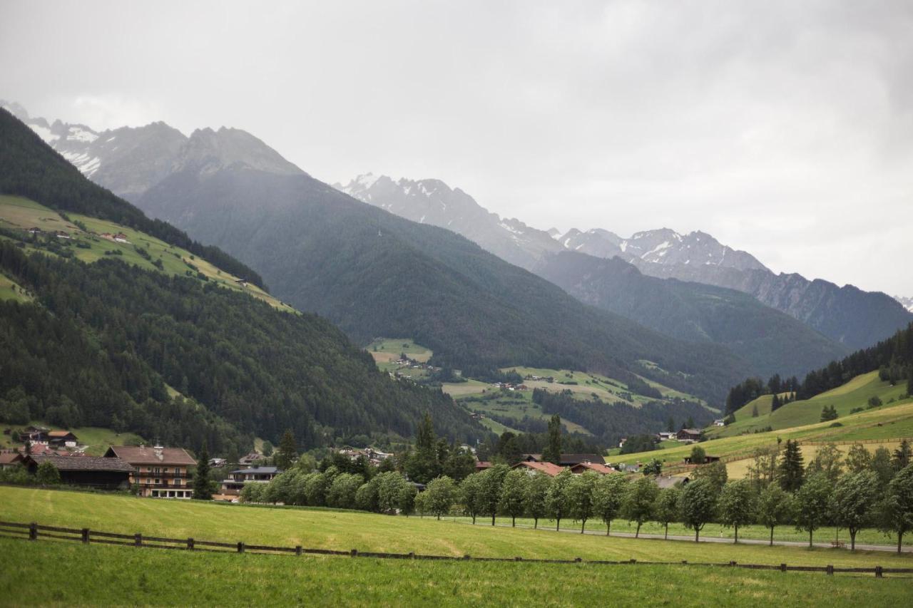 Zum Sonnentor App Larix Apartment Lutago Exterior foto
