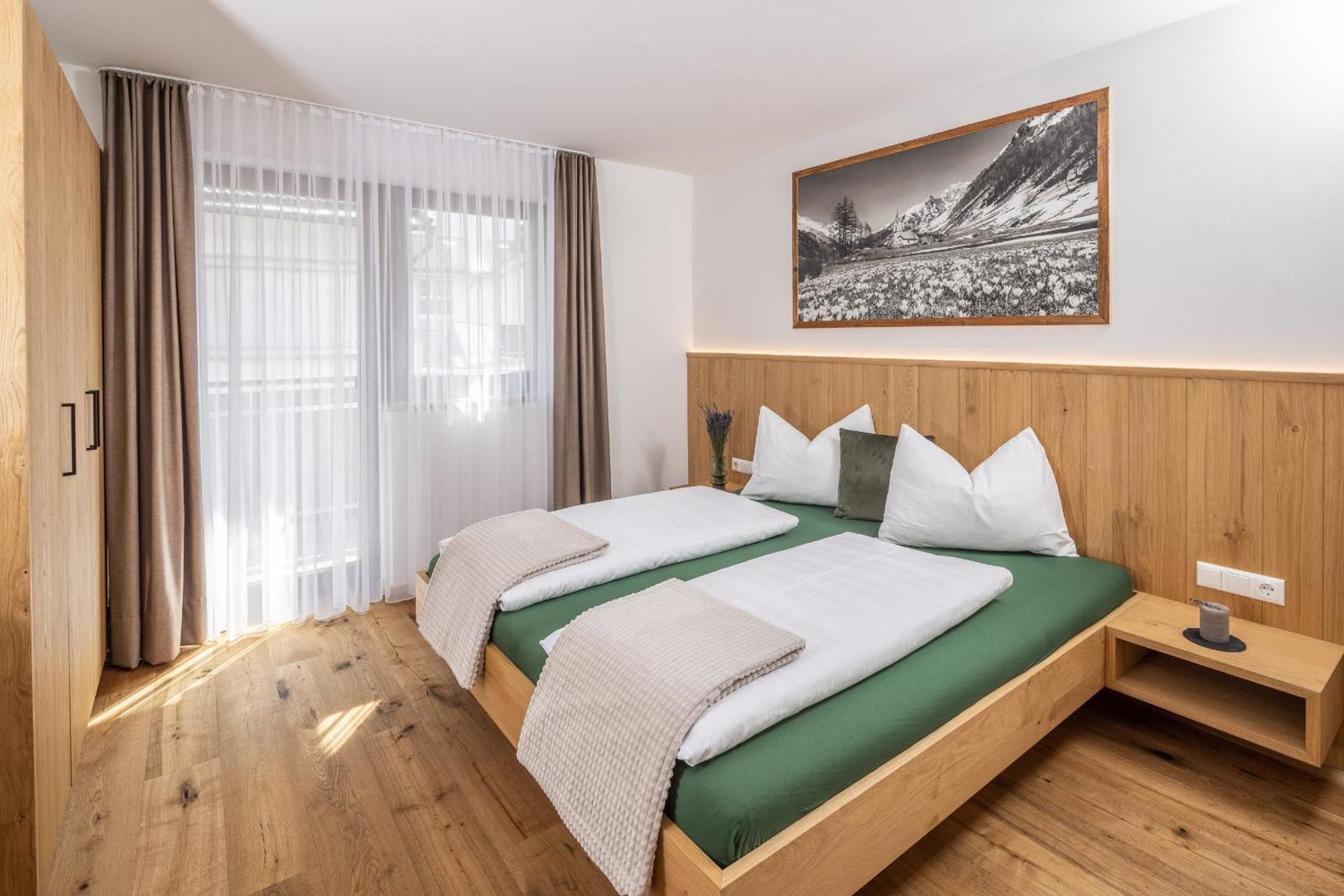 Zum Sonnentor App Larix Apartment Lutago Exterior foto